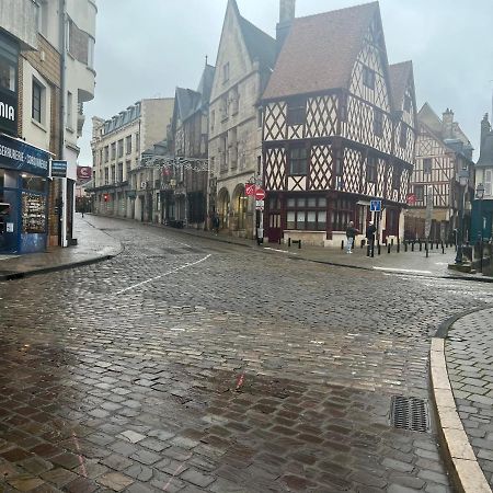 Charmant T2 Plein Centre Ville Et Proche Gare Bourges Exterior foto